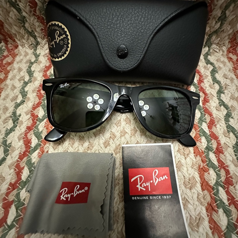 Ray-Ban Wayfarer Black Sunglasses